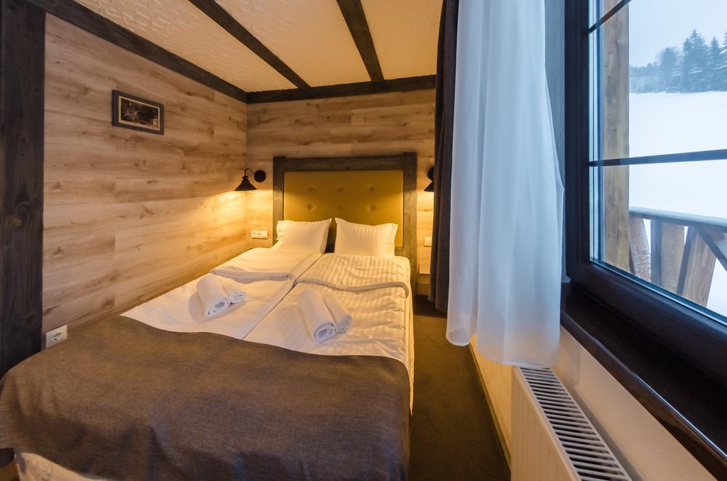 Chalet CrepDeChine Hotel Boekovel Buitenkant foto